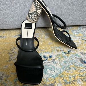 Dolce Vita strapped sandals snake pattern size 9.5
